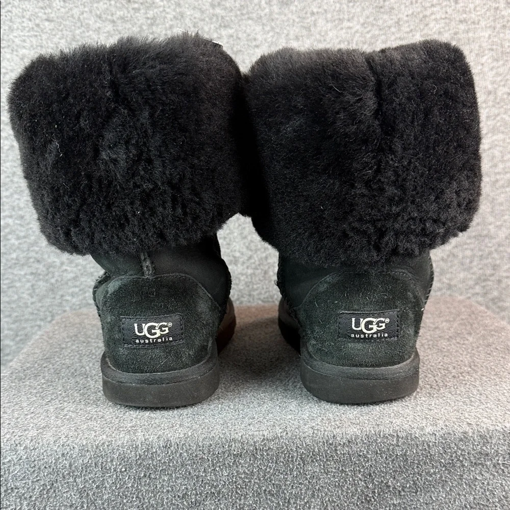 UGG Classic Black‎ Leather Sheepskin Boots Size 5